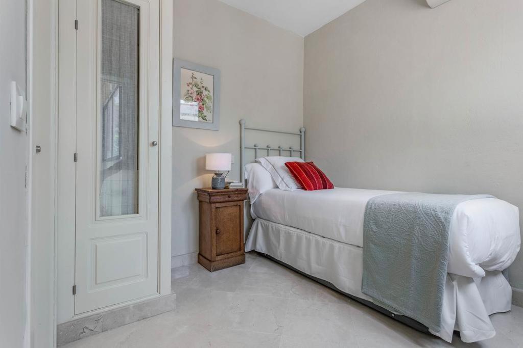 הוילה סביליה Fam Sevillian Townhouse מראה חיצוני תמונה